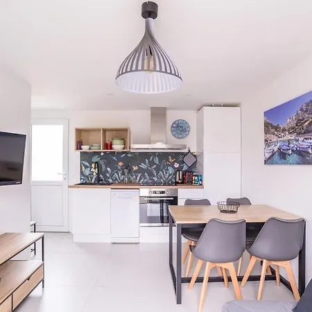 Quiet House For 2-4 People Close To The Beaches * Ιέρ